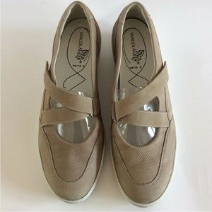 Waldlaufer Women's Guilia Walking Shoe Beige Size 8